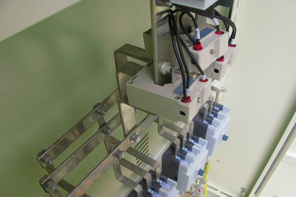 咸安配电柜-应急照明配电柜使用对工作人员的具